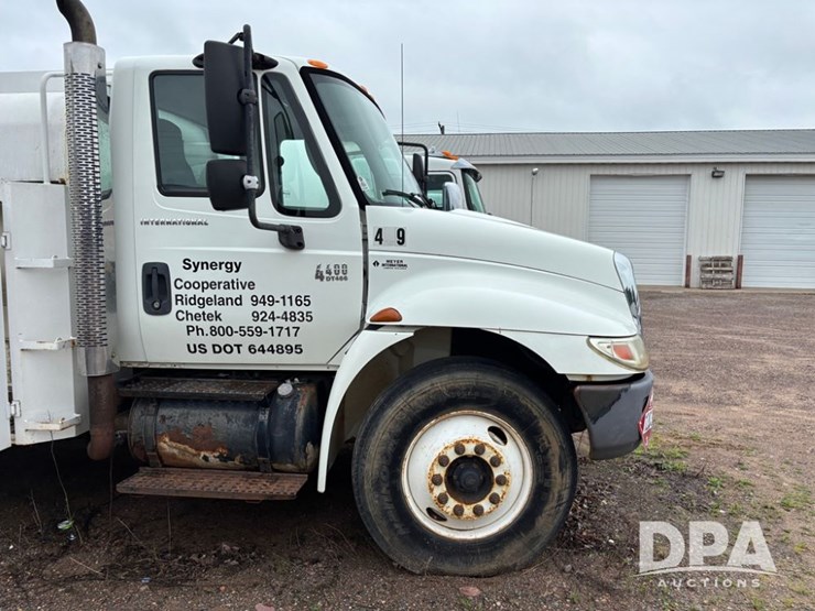2002-international-durastar-4400-image-37