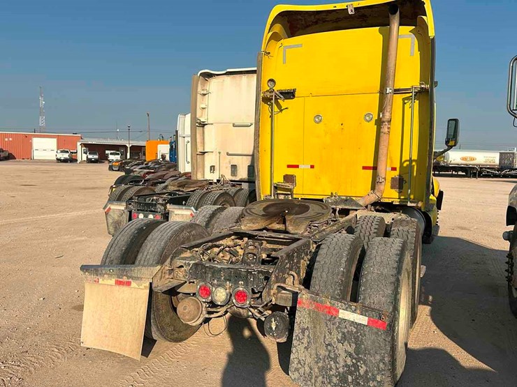 2003-kenworth-t2000-image-3