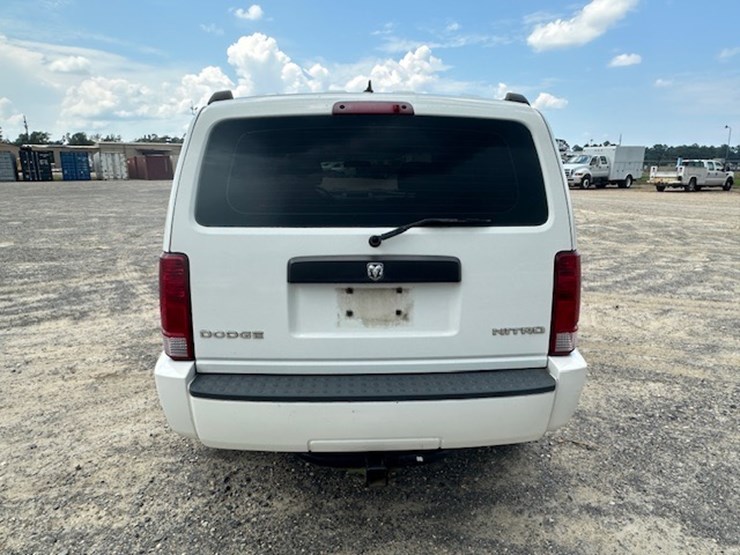 2010-dodge-nitro-image-8