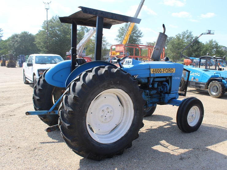 ford-tractor-image-3