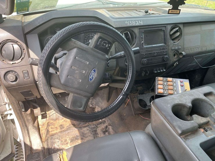 2011-ford-f550-image-8