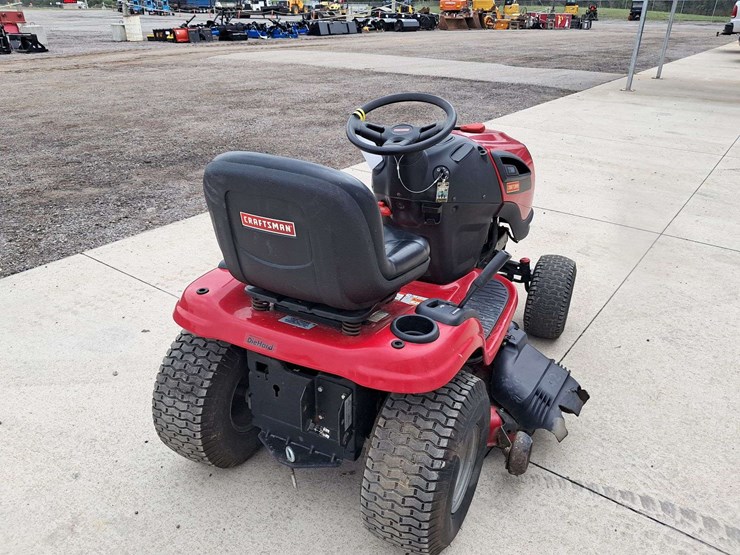 2011-craftsman-yt3000-riding-mower-image-3
