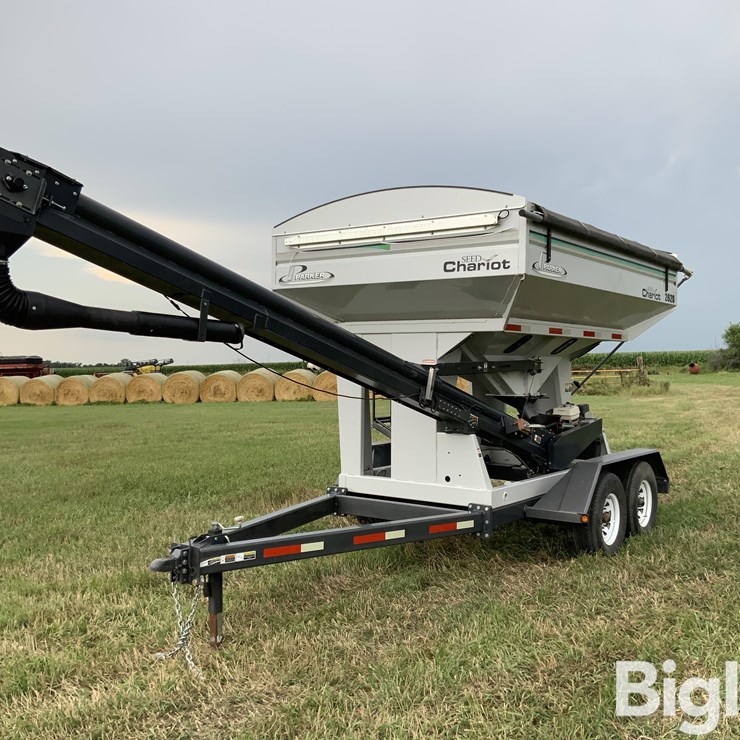 Unverferth Seed Chariot 2620 Seed Tender