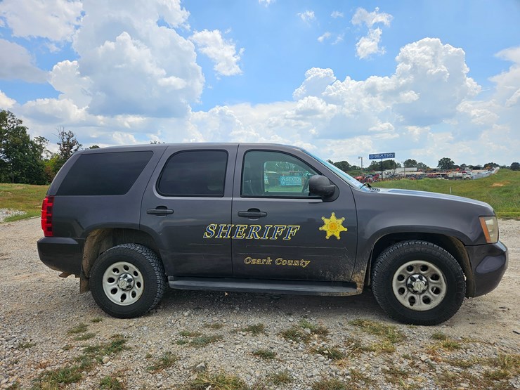 2010-chevrolet-tahoe-image-17