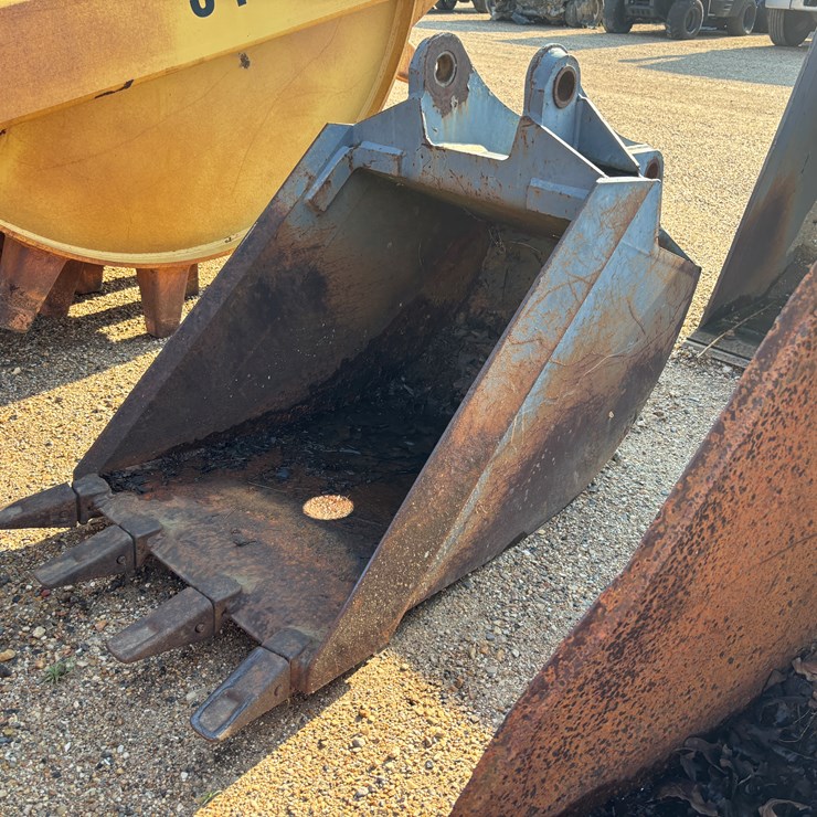 #22939 • DIGGING BUCKET
