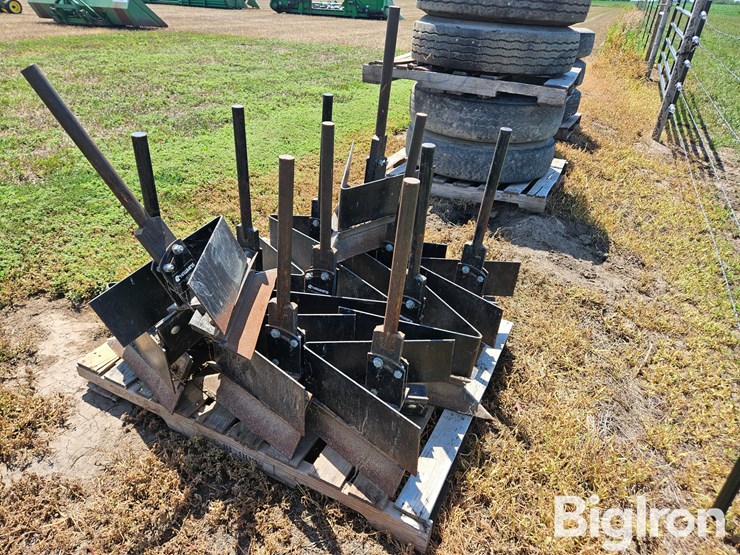 hawkins-hiller/ditching-shovels-image-6