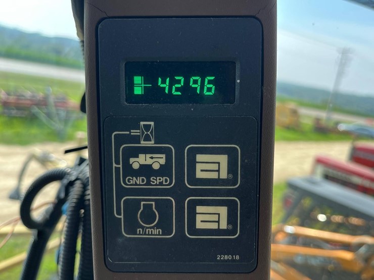rogator-664-sprayer-image-23