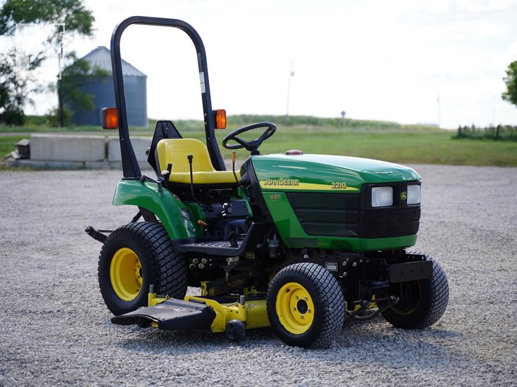 2003-john-deere-2210-image-3