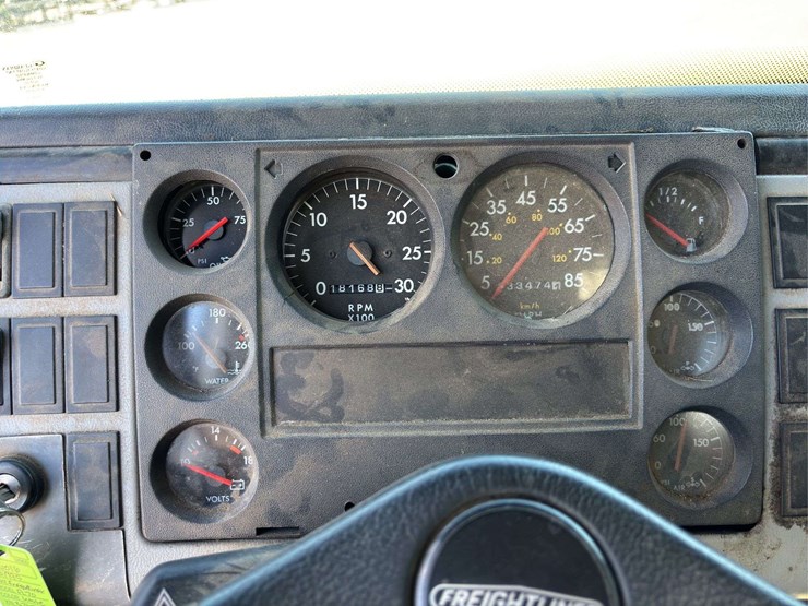 1995-freightliner-fl70-image-23
