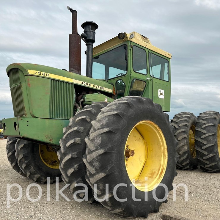 JOHN DEERE 7520