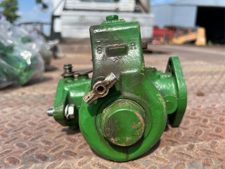 marvel-schebler-dltx-50-carburetor-image-5