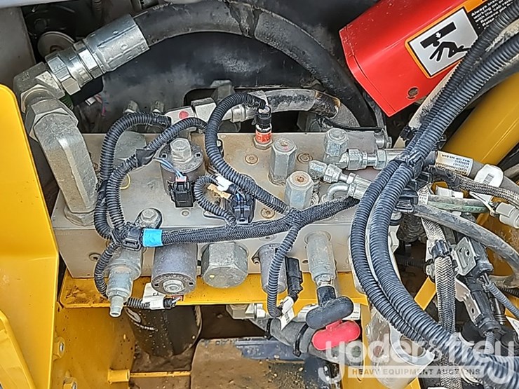 2018-deere-850k-lgp-image-45