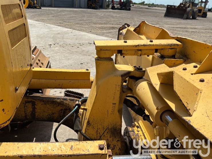 2016-komatsu-d61px-24-image-22