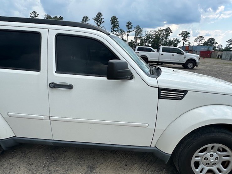 2010-dodge-nitro-image-21