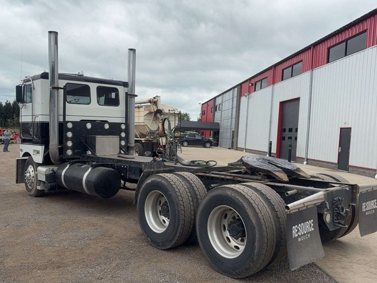 1997-peterbilt-362-image-4