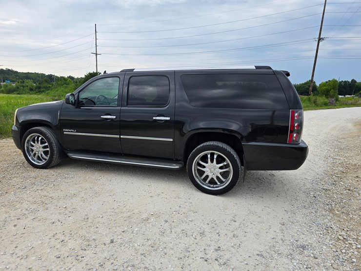 2011-gmc-yukon-xl-image-12