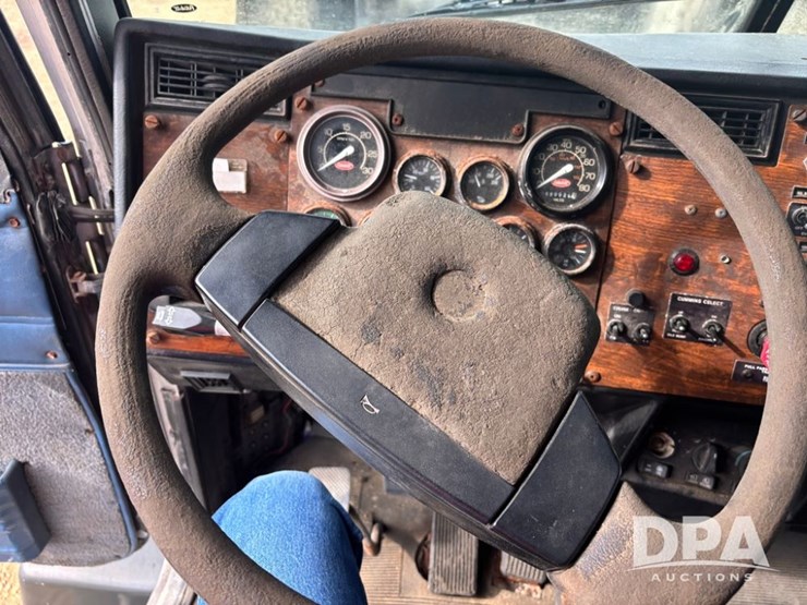 1998-peterbilt-385-image-75