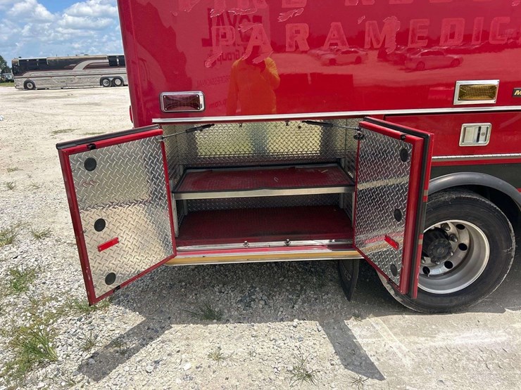 2009-freightliner-m2-106-medtec-ambulance-image-25