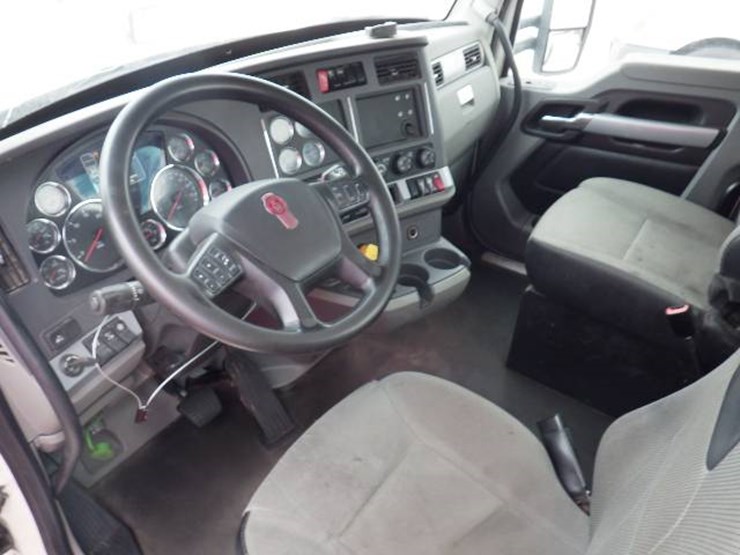 2020-kenworth-t680-image-9