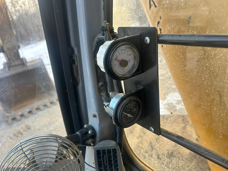 2005-deere-450-lc-image-58