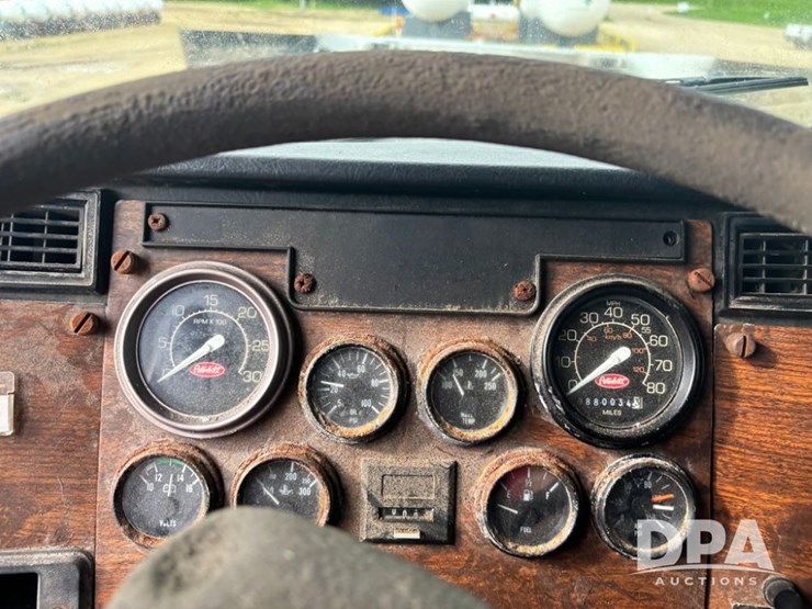 1998-peterbilt-385-image-80