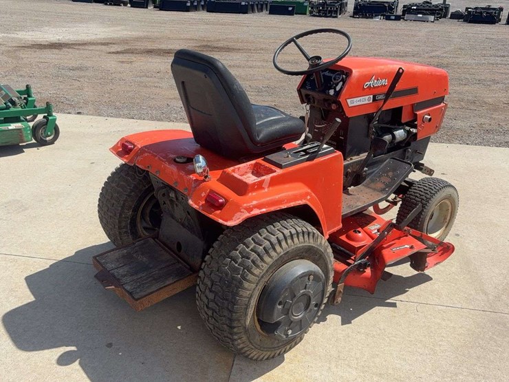 ariens-s14g-lawn-tractor-image-3