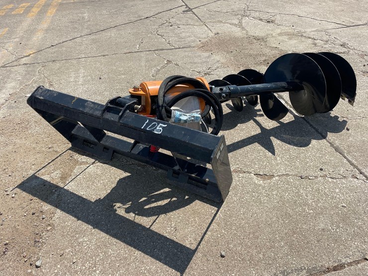 2025-wolverine-skidloader-post-hole-digger-image-2