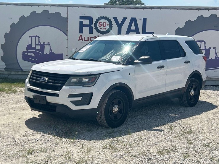2016-ford-explorer-image-1