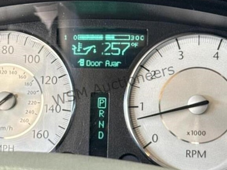 2009-chrysler-300-c-sdn-image-17