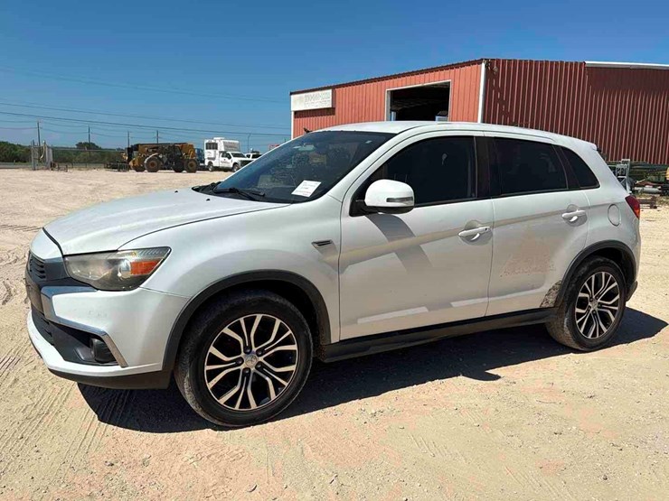 2016-mitsubishi-outlander-image-1