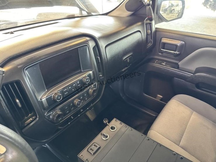 2018-chevrolet-silverado-1500-image-17