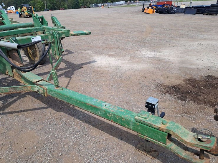 john-deere-12-image-12