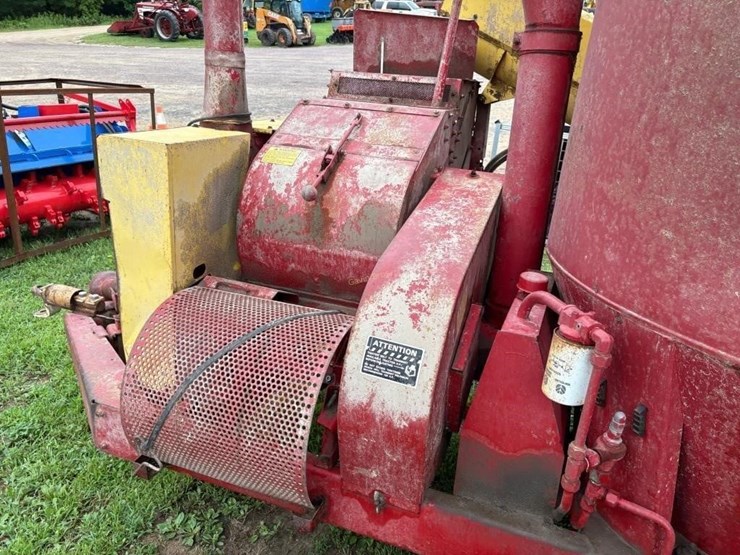 new-holland-358-image-4