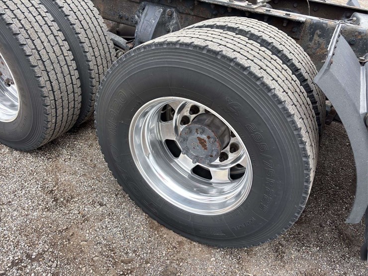 2013-kenworth-t660-image-18