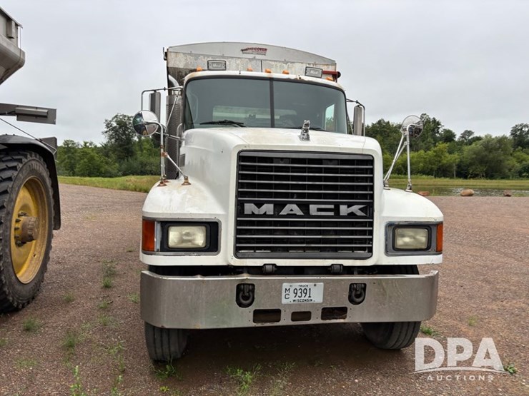 1996-mack-ch613-image-13