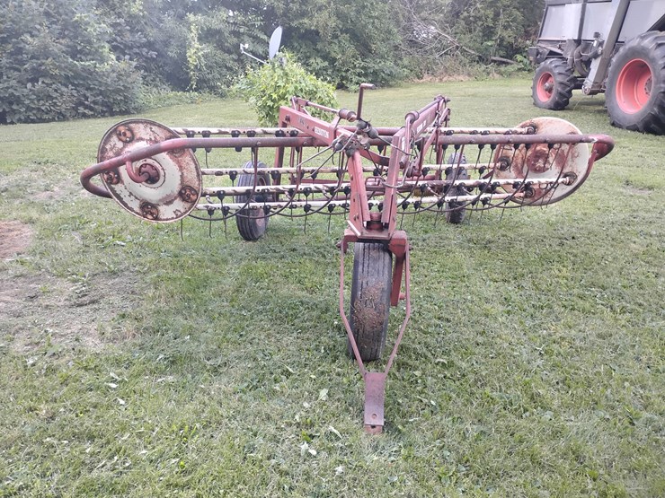 hesston-3900-image-1