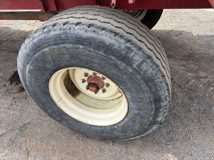 h&s-hd-twin-auger-18'-forage-wagon-image-5