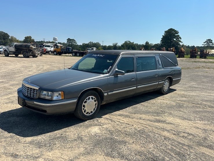 #22948-•-1997-cadillac-victoria-hearse-image-1