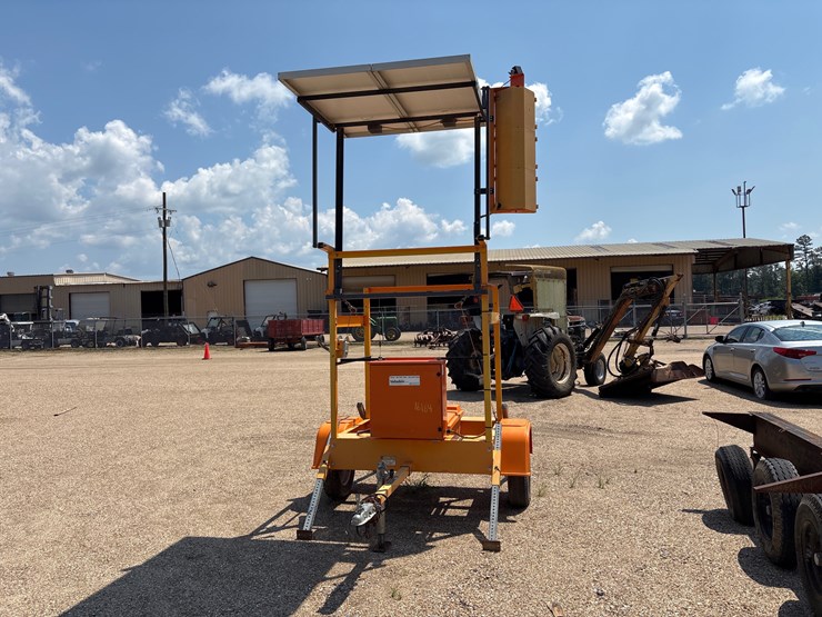#16164-•-solar-tech-traffic-control-light-image-3
