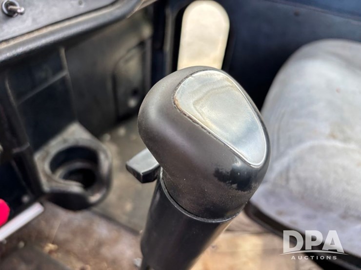 2002-peterbilt-379-image-39
