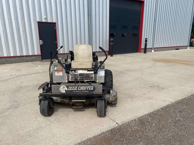dixie-chopper-xt3200-zero-turn-mower-image-1