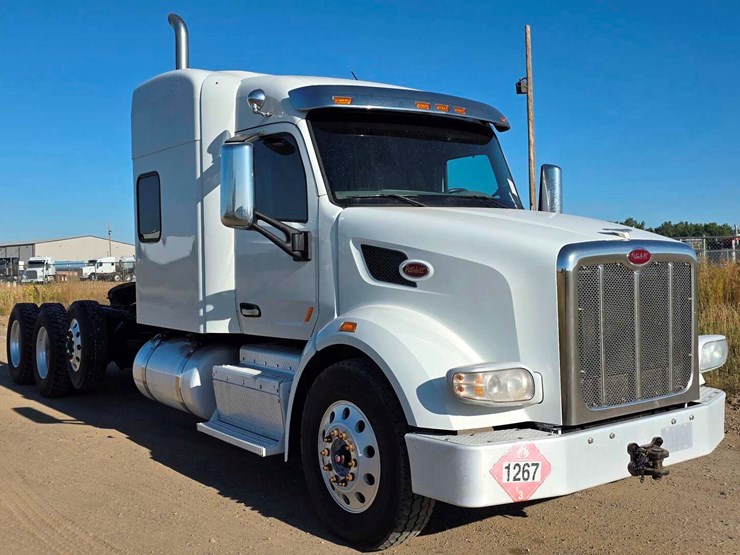 2017-peterbilt-567-image-3