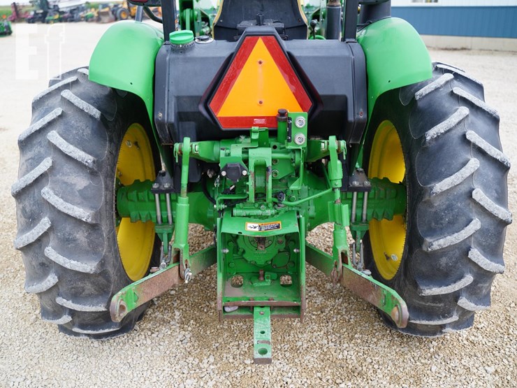 2015-john-deere-5075e-image-26