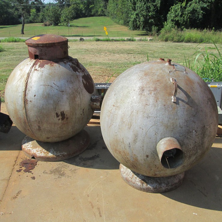 #86 • #26820 • Lot of (2) 200lb Propane Tanks