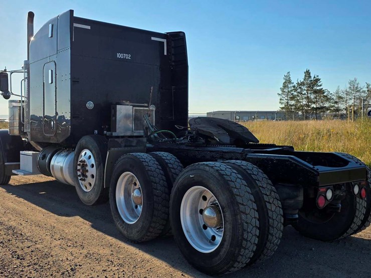 2015-peterbilt-389-image-6