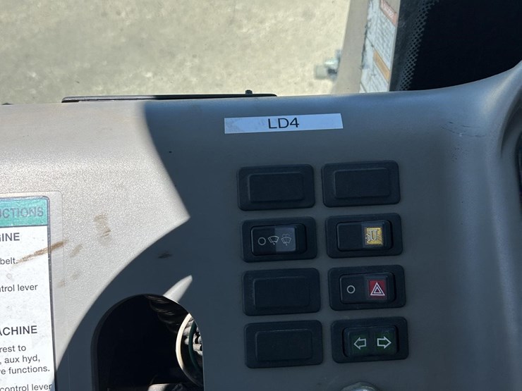 2006-bobcat-toolcat-5600-image-15