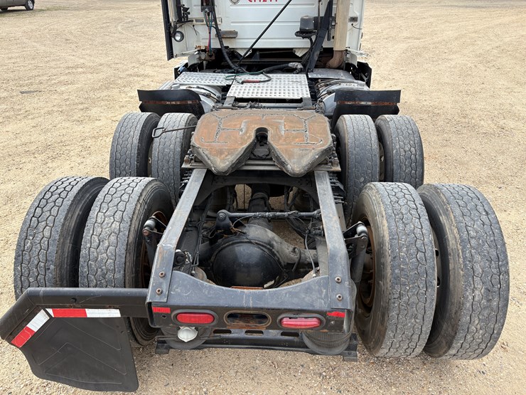 #78680-•-2014-volvo-vnm-truck-tractor-image-13