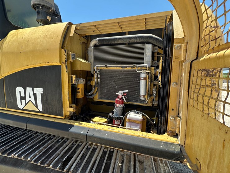 2008-caterpillar-320d-image-17