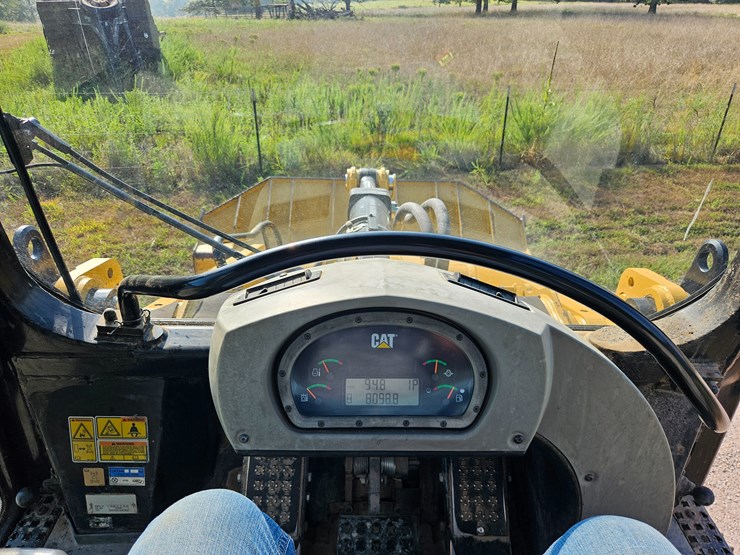2014-caterpillar-953d-image-65