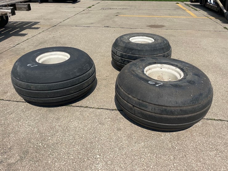 3-goodyear-21.5l-16-wagon-tires-image-2